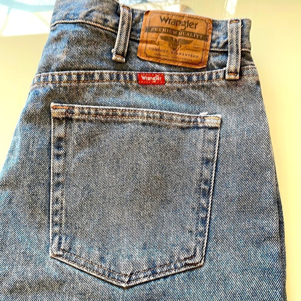 Wrangler jeans 39x29 blue regular fit laying flat approximately 35 waist